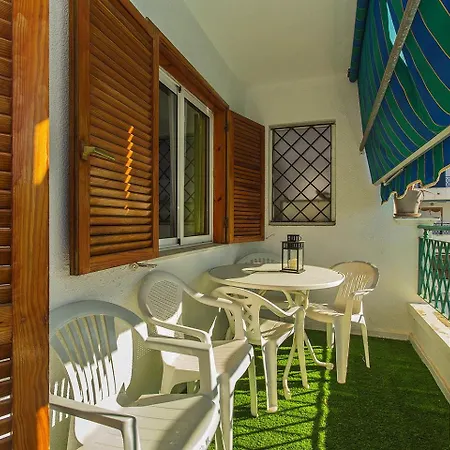 034 Year Sun And Pool Apartment